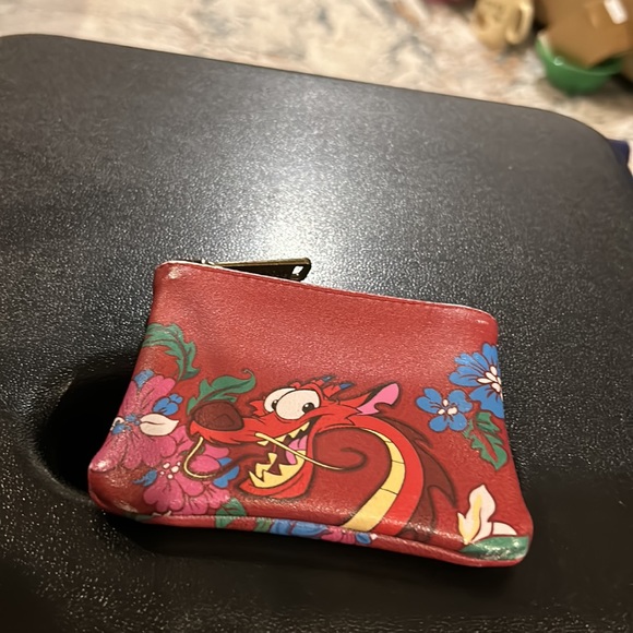 Disney’s loungefly rare find Mushu coin purse - Picture 9 of 9